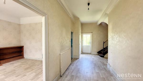 A Vendre Maison de 103 m² avec garages en sous-sol et jardin proche du chemin de Compostelle