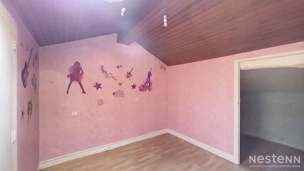 A Vendre Maison de 103 m² avec garages en sous-sol et jardin proche du chemin de Compostelle