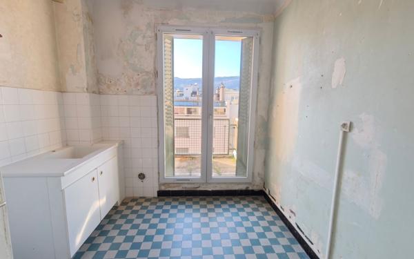 Appartement à vendre    3 pièces • 60,81 m2 Grenoble