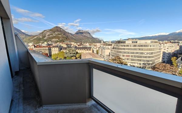 Appartement à vendre    3 pièces • 60,81 m2 Grenoble