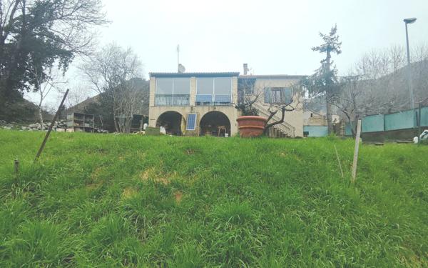 Maison à vendre    4 pièces •  Le Caire