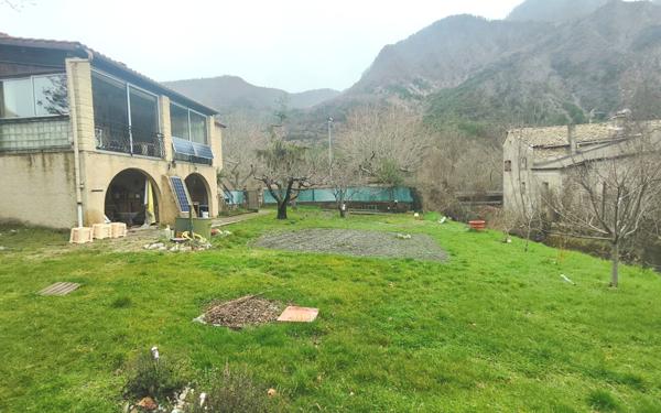 Maison à vendre    4 pièces •  Le Caire