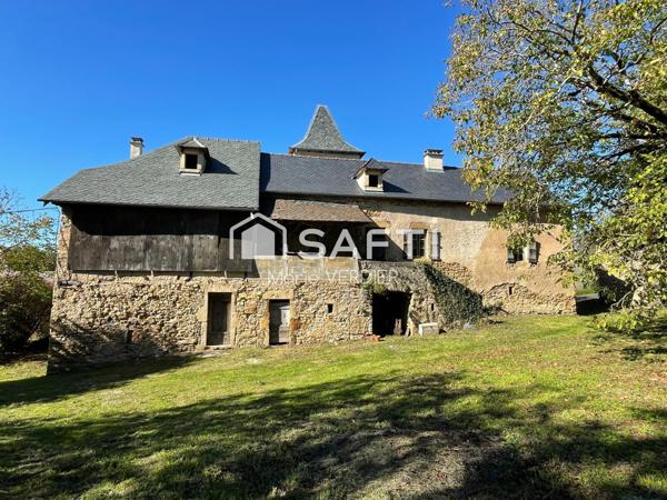 Beau corps de ferme à restaurer à Montbazens