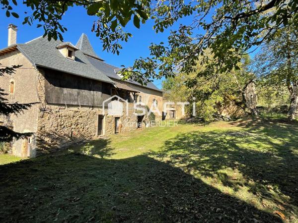Beau corps de ferme à restaurer à Montbazens
