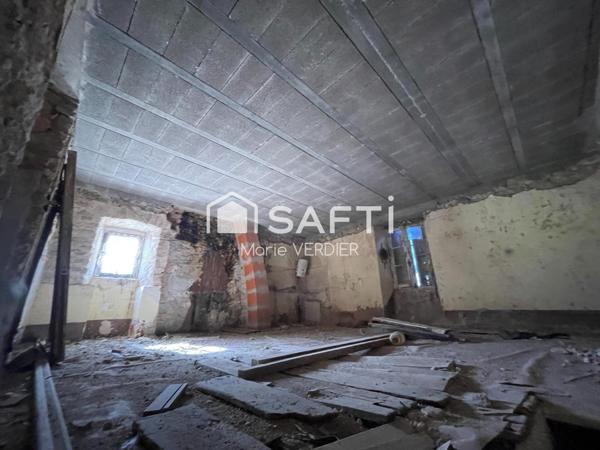 Beau corps de ferme à restaurer à Montbazens