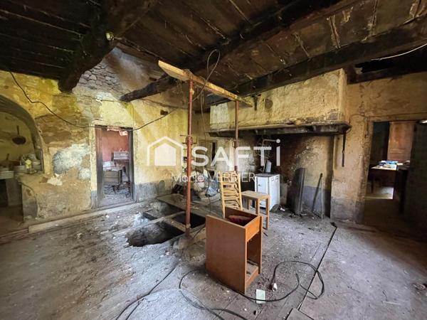 Beau corps de ferme à restaurer à Montbazens