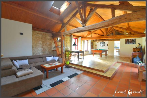 Maison à vendre Longère en Pierre de Caractère sur la commune de PINEUILH (33)