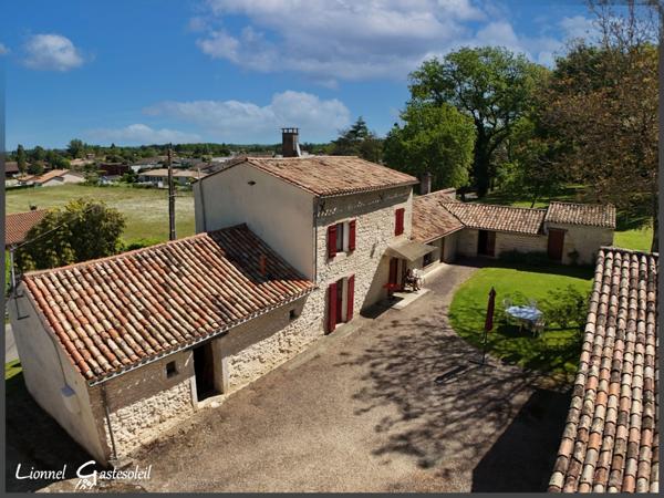 Maison à vendre Longère en Pierre de Caractère sur la commune de PINEUILH (33)