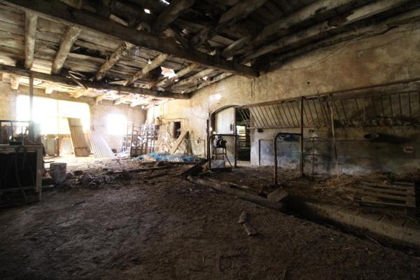 Mounes-Prohencoux (12370) BATIMENT AGRICOLE DE 600 M²