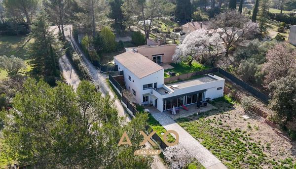 ENSEMBLE IMMOBILIER  – 285 M² – TERRAIN 4 000 M² - VUE SAINTE-VICTOIRE - 1 060 000€