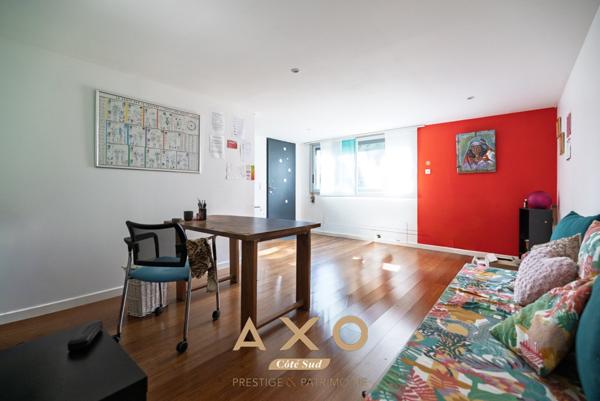 ENSEMBLE IMMOBILIER  – 285 M² – TERRAIN 4 000 M² - VUE SAINTE-VICTOIRE - 1 060 000€