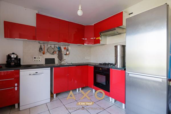 ENSEMBLE IMMOBILIER  – 285 M² – TERRAIN 4 000 M² - VUE SAINTE-VICTOIRE - 1 060 000€