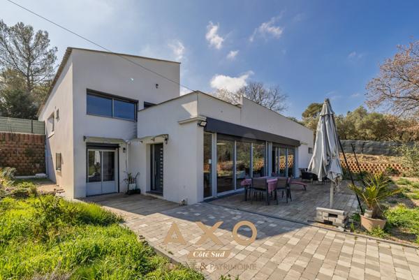 ENSEMBLE IMMOBILIER  – 285 M² – TERRAIN 4 000 M² - VUE SAINTE-VICTOIRE - 1 060 000€