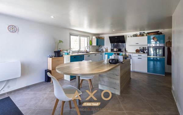ENSEMBLE IMMOBILIER  – 285 M² – TERRAIN 4 000 M² - VUE SAINTE-VICTOIRE - 1 060 000€