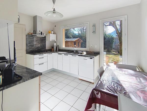 Villa T6 - 4 ch. de 130 m² sur terrain arboré 1300 m²