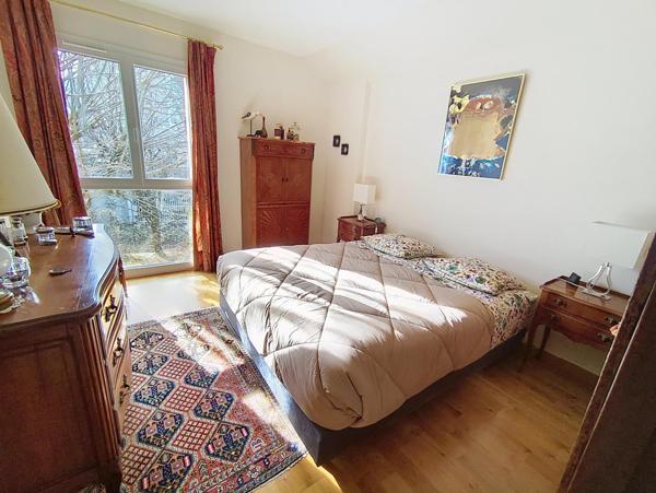 Villa T6 - 4 ch. de 130 m² sur terrain arboré 1300 m²