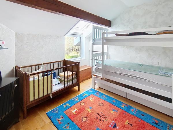 Villa T6 - 4 ch. de 130 m² sur terrain arboré 1300 m²