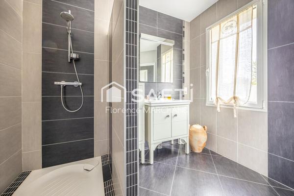 SUPERBE PLAIN-PIED AVEC VÉRANDA- 4 CH-1 BUREAU- GRAND GARAGE