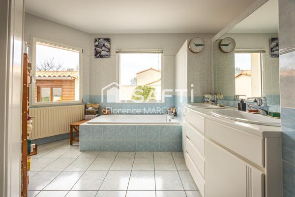 SUPERBE PLAIN-PIED AVEC VÉRANDA- 4 CH-1 BUREAU- GRAND GARAGE