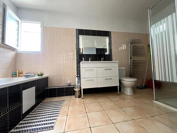 Magnifique villa de 130 m² sur un terrain 4 faces de 740 m² au fond d'une impasse calme