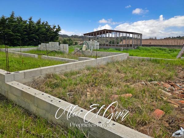 PROCHE CARCASSONNE -Terrain constructible viabilisé de 689 m²