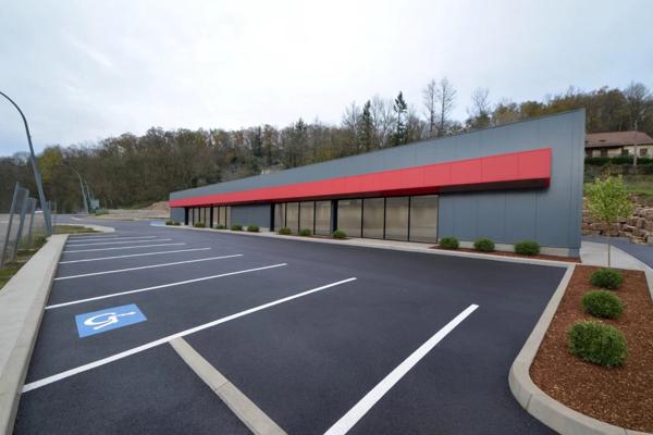 Location                                                      Immeuble
                        
                                         300 m2                     à Malemort-sur-Corrèze