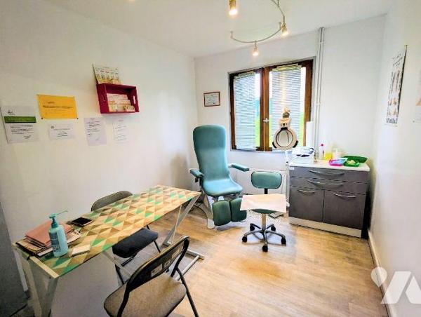 Immeuble à usage mixte d'habitation et d'activité libérale situé à AUNEUIL (Oise) de 105 m² env...