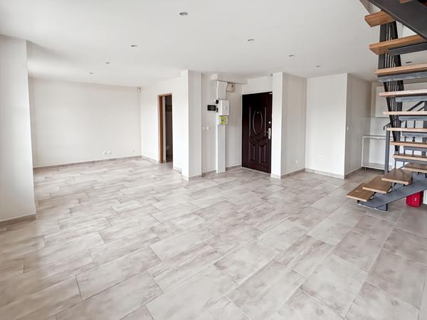 À LOUER - APPARTEMENT - MENNECY