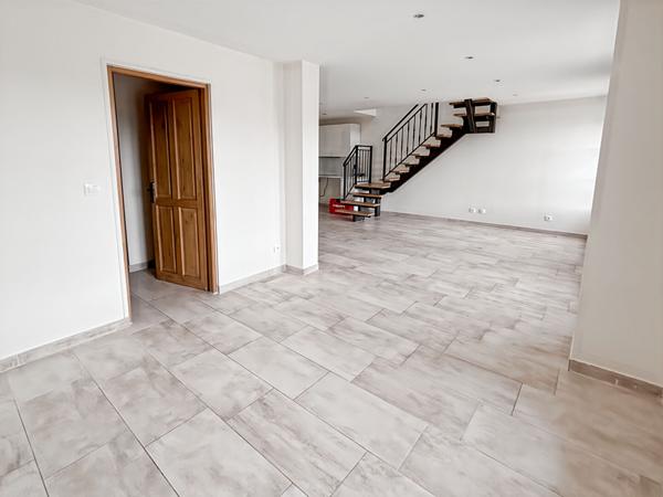 À LOUER - APPARTEMENT - MENNECY