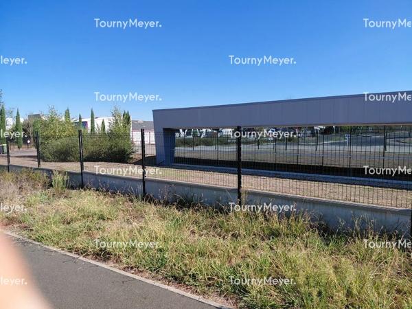 EYSINES- A LOUER LOCAL D'ACTIVITES DE 935 M² SUR TERRAIN PRIVATIF