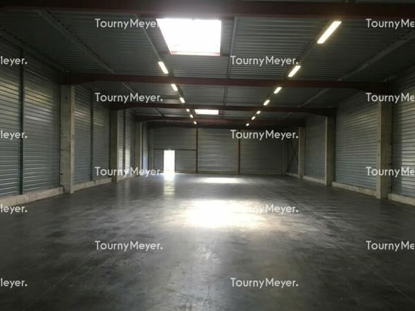 EYSINES- A LOUER LOCAL D'ACTIVITES DE 935 M² SUR TERRAIN PRIVATIF