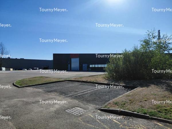 EYSINES- A LOUER LOCAL D'ACTIVITES DE 935 M² SUR TERRAIN PRIVATIF