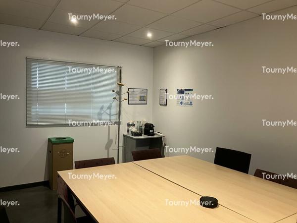 EYSINES- A LOUER LOCAL D'ACTIVITES DE 935 M² SUR TERRAIN PRIVATIF