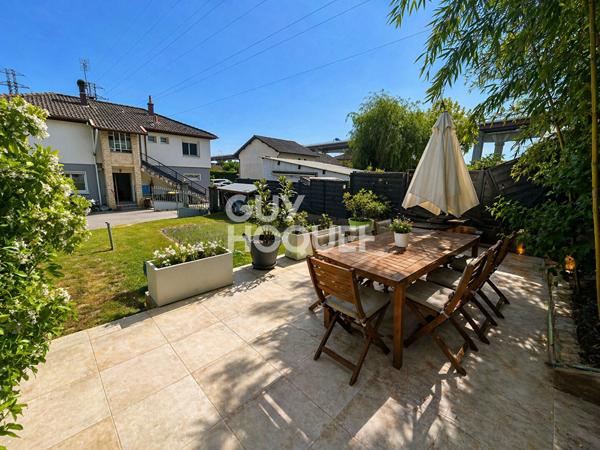 Appartement en rez de jardin avec exceptionnel jardin privatif à La Boisse