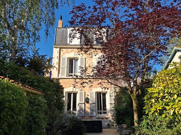 Maison Chatou 6 pièces 899 000 € **  - Référence  V30010303