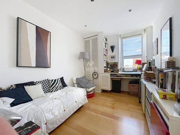 Maison Chatou 6 pièces 899 000 € **  - Référence  V30010303