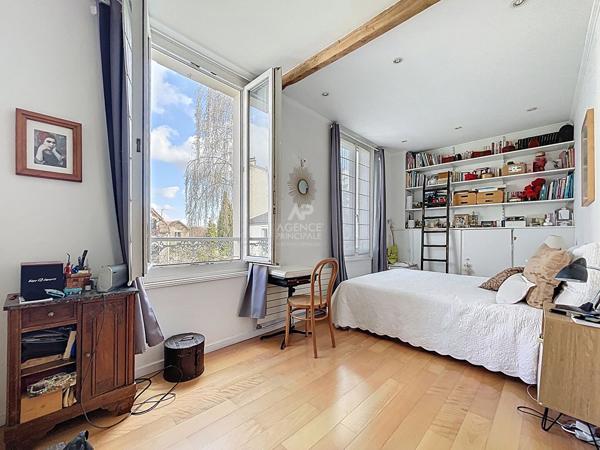 Maison Chatou 6 pièces 899 000 € **  - Référence  V30010303