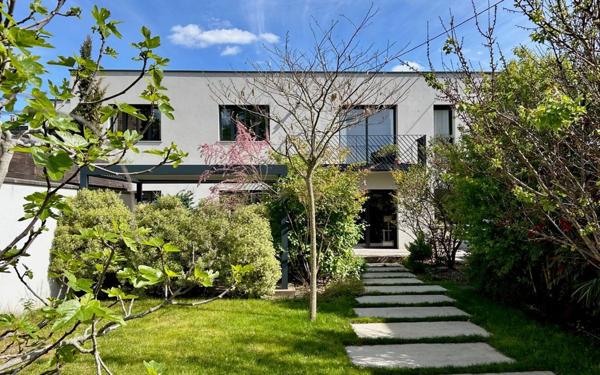 Maison à vendre    6 pièces • 260 m2 Saint-Maur-des-Fossés
