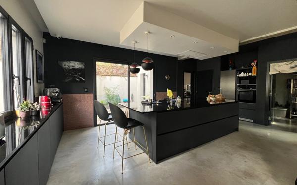 Maison à vendre    6 pièces • 260 m2 Saint-Maur-des-Fossés