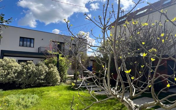 Maison à vendre    6 pièces • 260 m2 Saint-Maur-des-Fossés