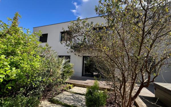 Maison à vendre    6 pièces • 260 m2 Saint-Maur-des-Fossés