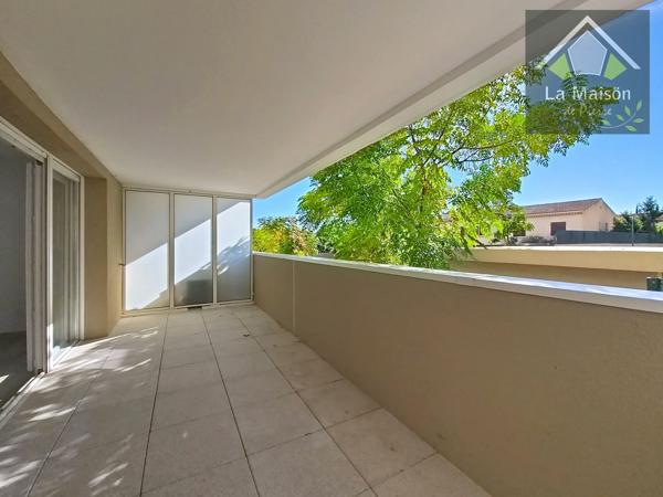 Appartement type 2, d'env.48m2, très grande terrasse, proximité immédiate du centre ville,