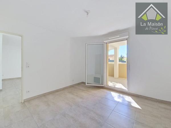 Appartement type 2, d'env.48m2, très grande terrasse, proximité immédiate du centre ville,