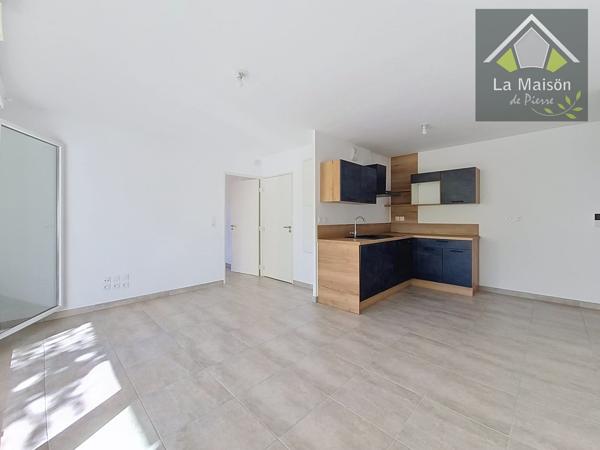 Appartement type 2, d'env.48m2, très grande terrasse, proximité immédiate du centre ville,