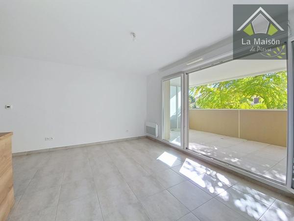 Appartement type 2, d'env.48m2, très grande terrasse, proximité immédiate du centre ville,