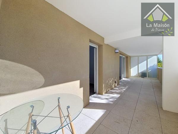 Appartement type 2, d'env.48m2, très grande terrasse, proximité immédiate du centre ville,