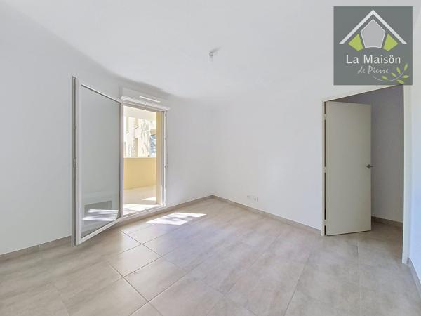 Appartement type 2, d'env.48m2, très grande terrasse, proximité immédiate du centre ville,