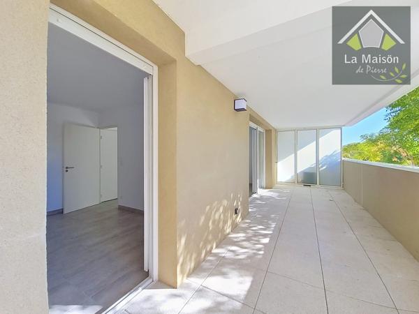 Appartement type 2, d'env.48m2, très grande terrasse, proximité immédiate du centre ville,