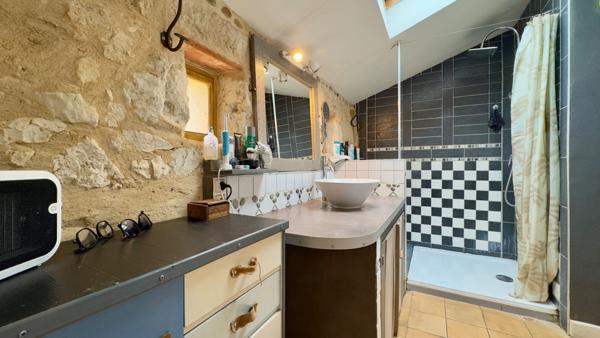 Maison en pierre, charme authentique, calme absolu, 7500 m²