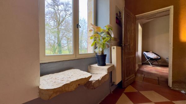 Maison en pierre, charme authentique, calme absolu, 7500 m²